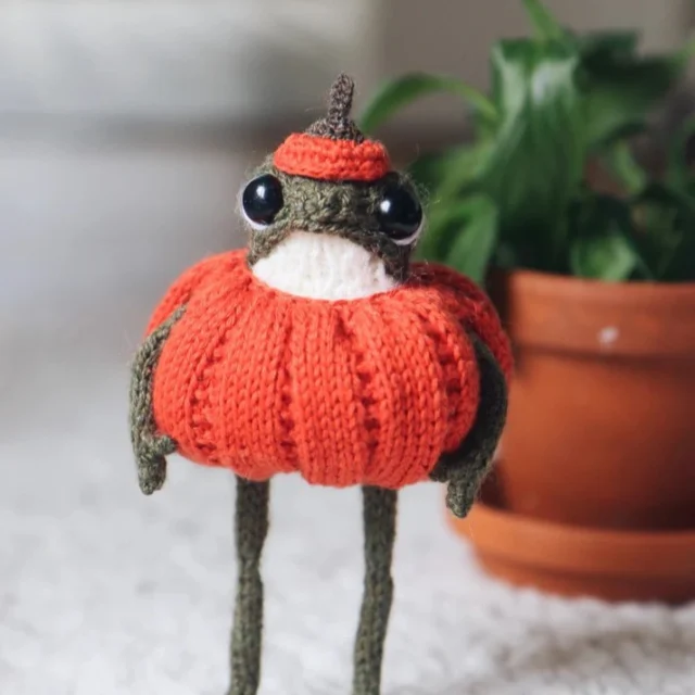 🧶🎃🐸 BREAKING NEWS: Local autumn frog has officially emerged… from a pumpkin.

If this little yarn hero can get out there, so can you! Grab your phone, download the Frog Census ap and head out to record your local frogs.

📱🐸 Record your frog finds with the Frog Census ap and help us track frogs in Victoria this April. 

Thanks to @heknitt for this beautiful froggy friend foto

#FrogGoals #IfHeCanYouCan #FrogMonthVIC #CrochetConservation @corangamitecma @melbournewater @northcentral_cma @wgcma @malleecma @ghcma @northeastcma @urbanfrogger