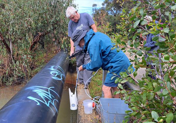 EstuaryWatch and WaterWatch volunteers